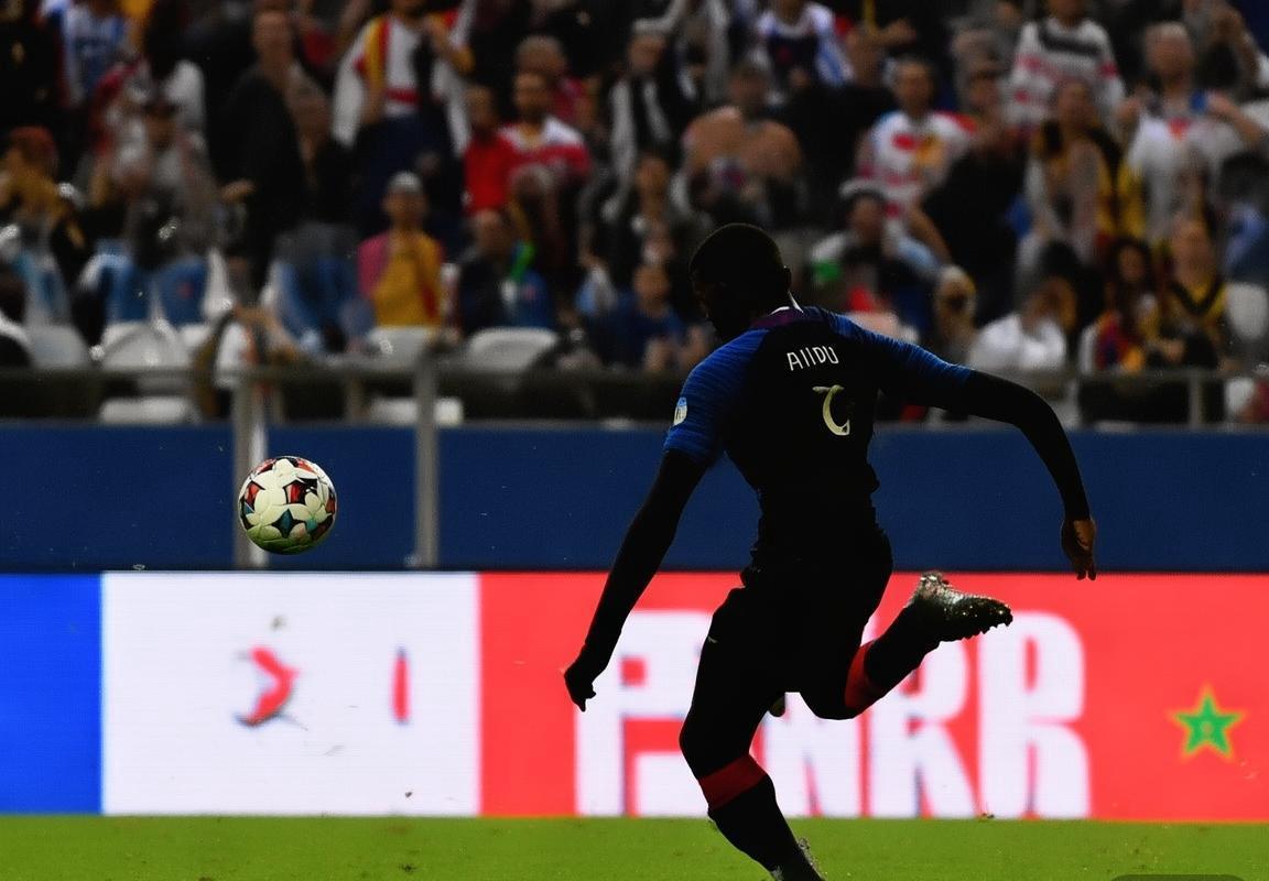 2018世界杯法国对秘鲁关键战：姆巴佩制胜一击，精彩瞬间回顾(图2)